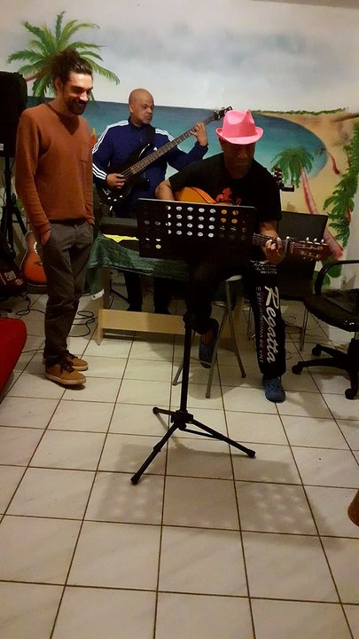 ''Aides moi''  de T Roots