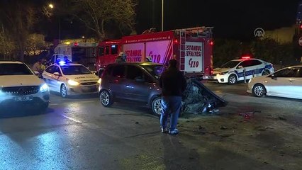 Polisten kaçan minibüs otomobile çarptı: 4 yaralı