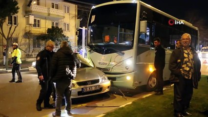 Manisa’da halk otobüsüyle otomobil çarpıştı