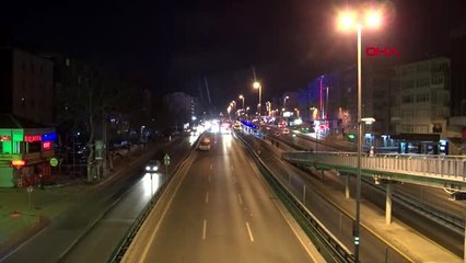 Avcılar'da otomobil kamyona arkadan çarptı 1'i ağır 3 yaralı