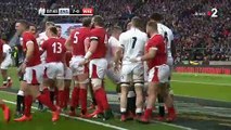 Rugby: Demande de sanctions contre le joueur anglais Joe Marler qui a profité hier d'une grosse échauffourée pour tripoter   son adversaire gallois