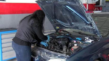 ESKİŞEHİR Senem, otomobillere merakı nedeniyle oto tamircisi oldu