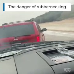 Ce conducteur arrive à maitriser sa voiture dans uns situation incroyable