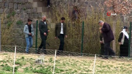 Diyarbakır surlarında 'selfie' çılgınlığının önüne geçilemiyor