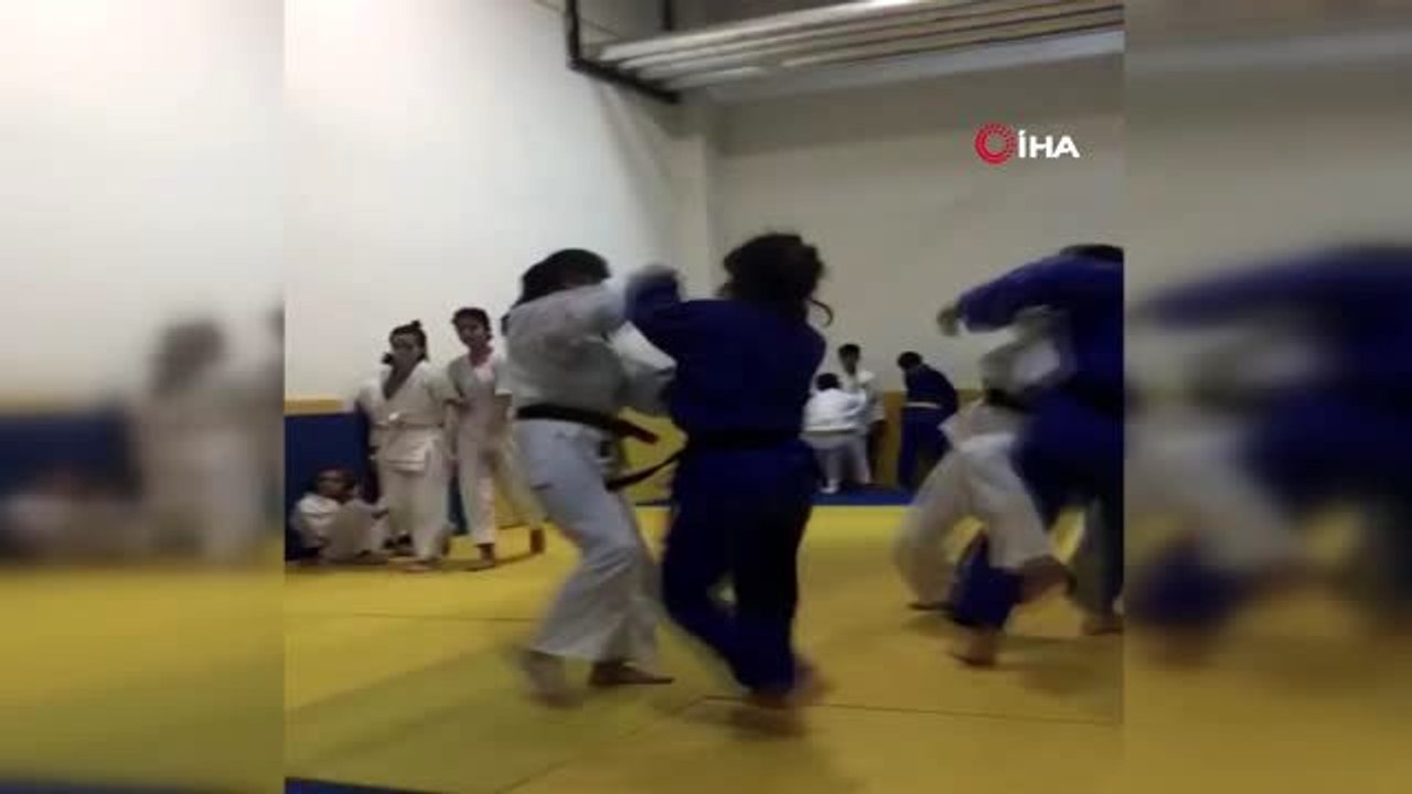 İşitme engelli 15 yaşındaki Elif, 'Başaramazsın' dedikleri sporda Türkiye şampiyonu oldu