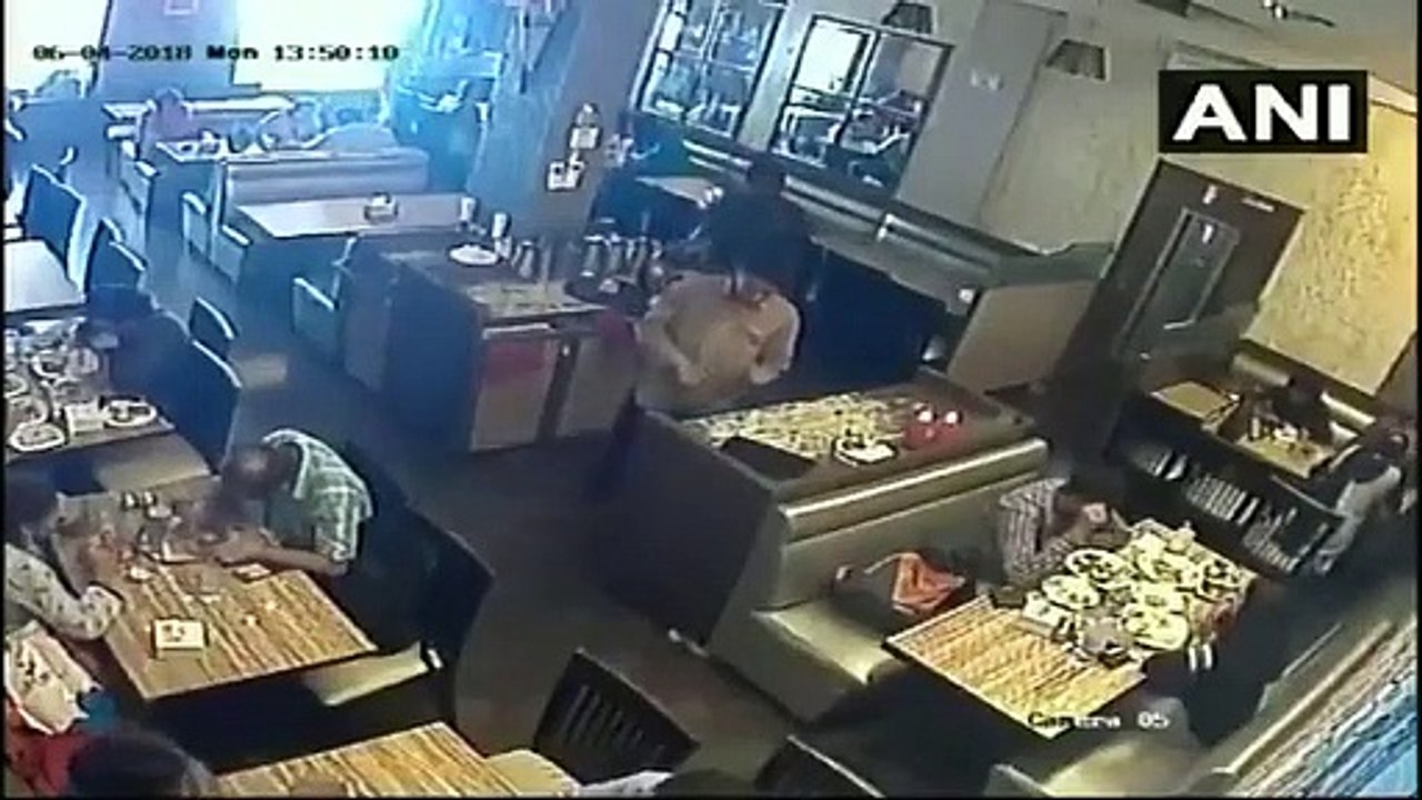 [CCTV tape] Phone exploded in a man's pocket caught on tape