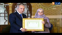 رئيس الجمهورية عبد المجيد تبون يكرم المرأة الجزائرية المبدعة في يومها 8 مارس