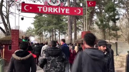 Dünya Kadınlar Günü'nde sığınmacı kadınlardan "kapıları açın" eylemi
