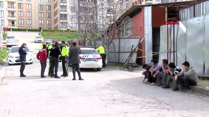 BÜYÜKÇEKMECE'DE KAĞIT TOPLAYICILARI ARASINDA BIÇAKLI KAVGA 1 YARALI