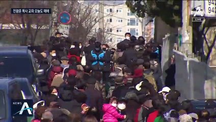 전광훈 목사 교회, 예배 형식 집회…4천 명 몰려 북적