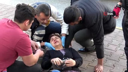 Otobüsten inen kadına kaldırımdayken motosiklet çarptı
