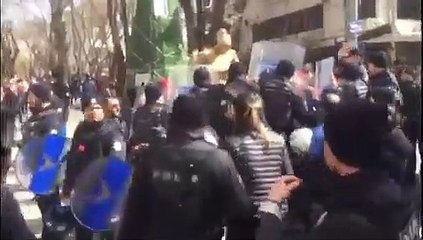KHK'lıların 8 Mart açıklamasına polis müdahalesi; 4 gözaltı
