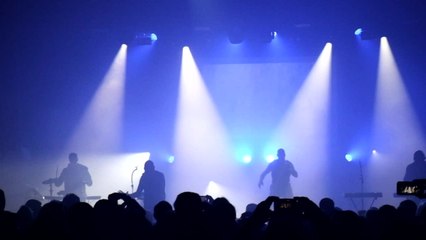Front 242 en concert au festival " passagers de la nuit "