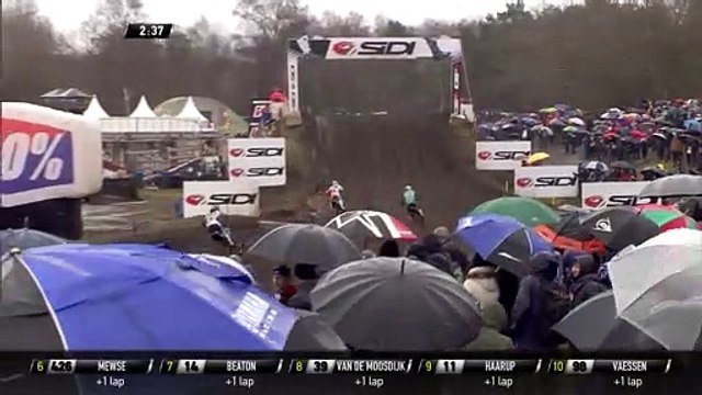 Jago Geerts passes Tom Vialle - MX2 Race 1 - MXGP of the Netherlands 2020