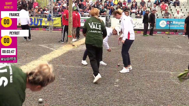Regardez bien jusqu'au bout ce quart du National à pétanque féminin de Ruoms : FRANCE vs PEYROT