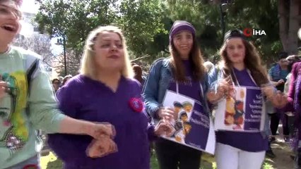 Antalya'da karnaval havasında Kadınlar Günü yürüyüşü