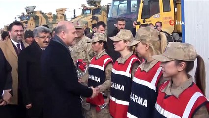 İçişleri Bakanı Soylu deprem bölgesi Özpınar mahallesinde incelemelerde bulundu