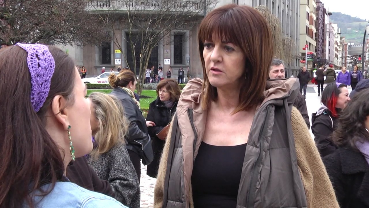 Mendia participa en la marcha de Bilbao con motivo del 8M