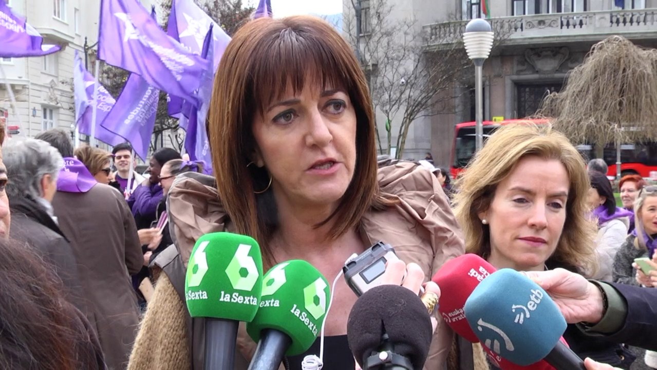 Mendia insta a manifestarse en las calles y en las urnas