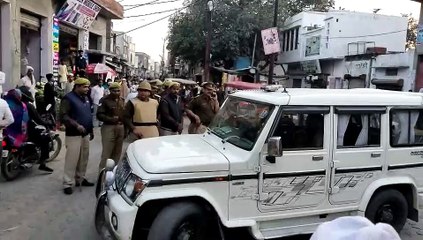 फोर्स के साथ सीओ का फ्लैग मार्च, ड्रोन से की निगरानी