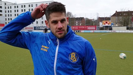 BU führt Vicky vor Niklas Sabas (Kapitän BU) im Interview