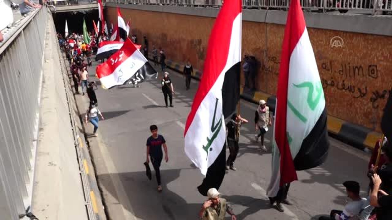 Bağdat'ta kadınlar, "8 Mart Dünya Kadınlar Günü" dolayısıyla Tahrir Meydanı'nda toplandı