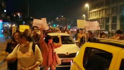 Feminist Gece Yürüyüşü Kabataş'ta sürüyor