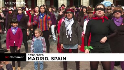 A nőket érő erőszak ellen tüntettek a nőnapon