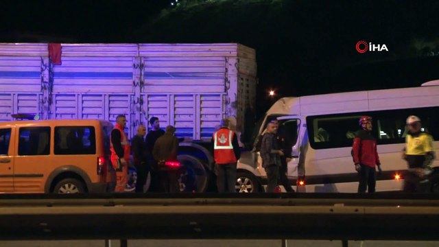 İşçi servisi seyir halindeki kamyona arkadan çarptı: 12 yaralı