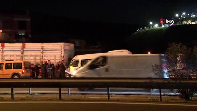 İşçi servisi seyir halindeki kamyona arkadan çarptı: 12 yaralı