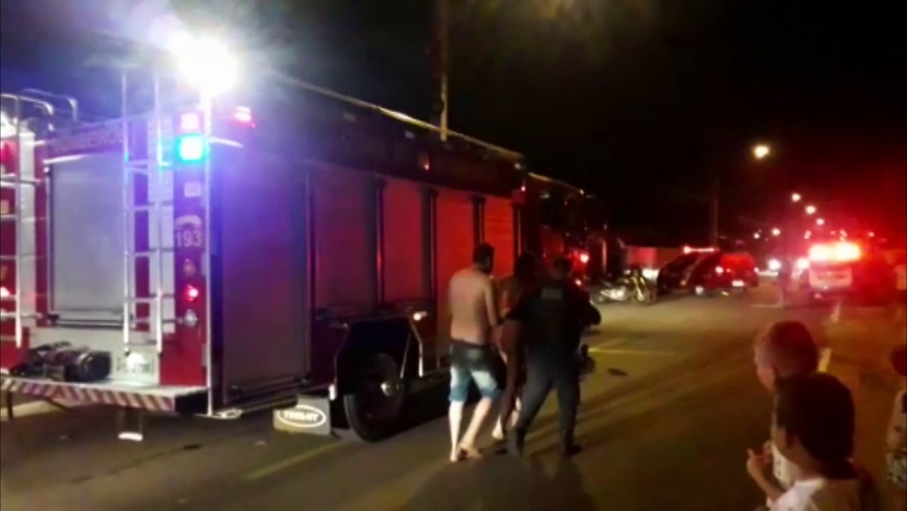 Corpo de Bombeiros é acionado para combater incêndio em residência