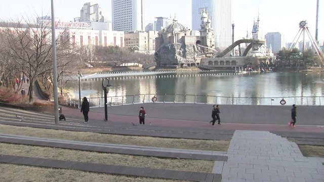 [날씨] 포근하지만, 서쪽 초미세먼지↑...밤사이 비 / YTN