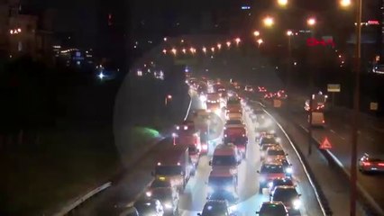 TEM'de sabah trafiği kilitleyen kaza