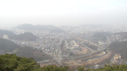 [날씨] 낮 동안 포근, 서쪽 초미세먼지↑...밤사이 비 / YTN