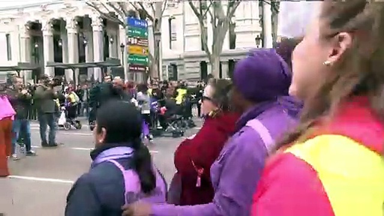 Los grandes 'hit' feminazis del 8-M: "Que lo vengan a ver, esto no es un alcalde sino un fascista macho burgués"