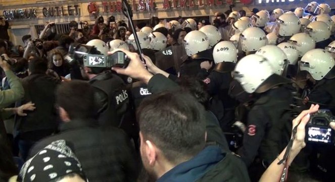 Taksim'de Kadınlar Günü gösterisine polis müdahalesi: 34 kişi gözaltına alındı