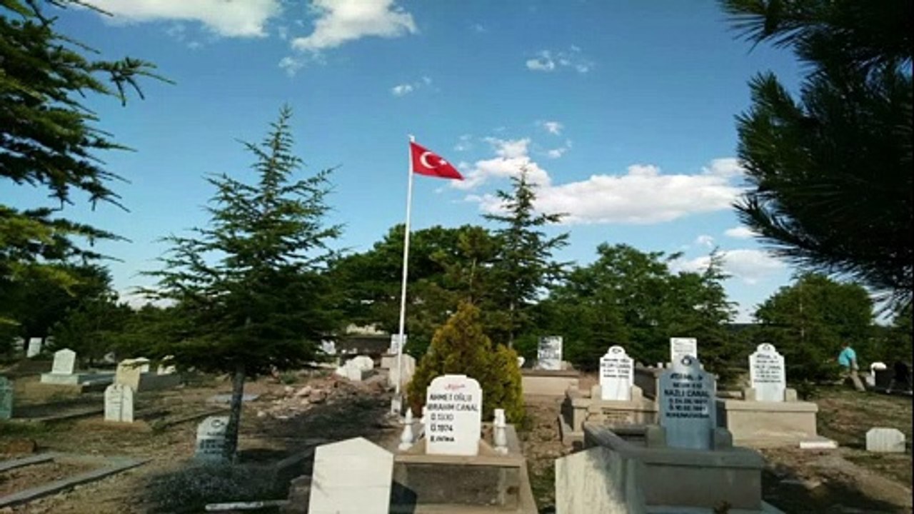 Devecipınar Köyün'de  Bu Mezarda Sevdiğim Var