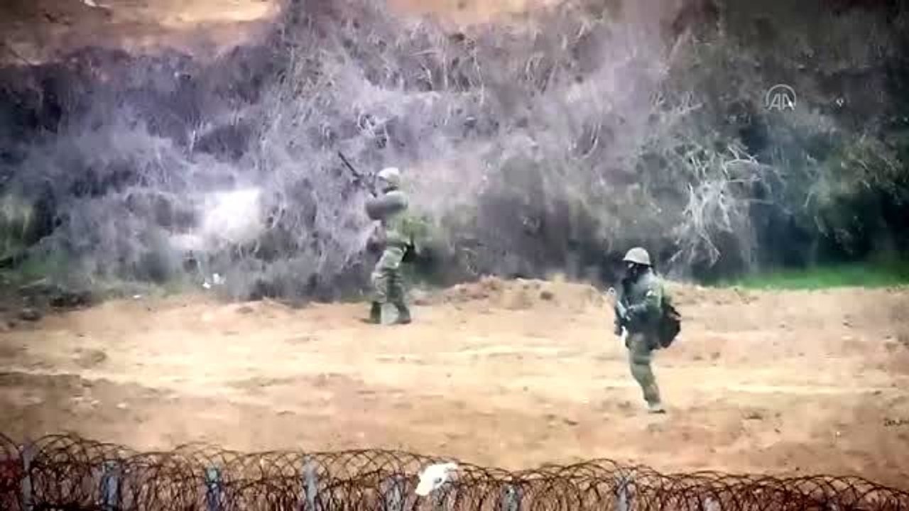 Göçmenlerin üzerine ateş eden Yunan askerleri, şimdi de kaldıkları yapılara doğru ateş ediyor