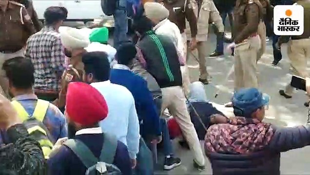 सीएम आवास घेरने जा रहे टीईटी पास प्रदर्शनकारियों पर पुलिस ने किया लाठीचार्ज, विरोध में नहर में कूदे प्रदर्शनकारी