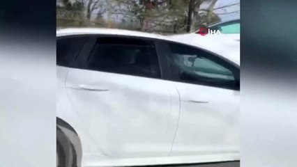 İstanbul'da ilginç kaza: Cip otomobilin üstüne çıktı