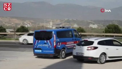 İzmir'de bir kadın bıçakla rehin alındı