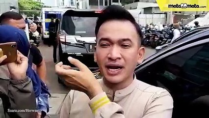 Aduh, Pipi Betrand Peto Kecakar Hingga Berdarah, Kenapa Ya?
