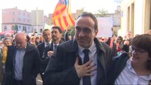 Josep Rull es recibido por vecinos tras salir de la cárcel