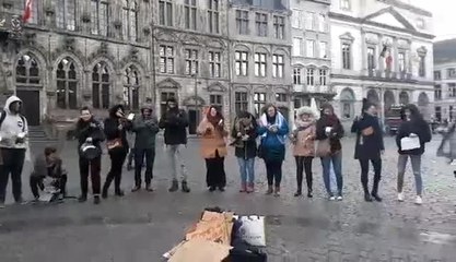 Mons: les femmes se sont entendre sur la Grand-Place (Vidéo Emmie Godart)