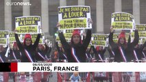 روز جهانی زن در فرانسه؛ زنان وکیل و کارگر با رقص اعتراض کردند