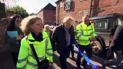 Johnson besucht Flutopfer und wird als "Verräter" beschimpft