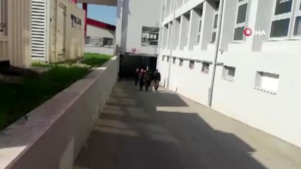 Adana'da uyuşturucu satan 2 torbacı tutuklandı