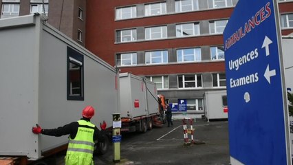 Liège : coronavirus les containers arrivent à la clinique CHC St Joseph