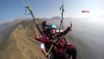 HATAY Yamaç paraşütü pilotu, Dünya Kadınlar Günü'nde annesini uçurdu
