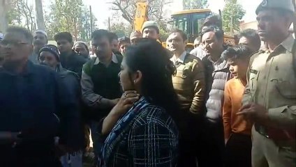 कृषि उत्पादन मे अतिक्रमण को एसडीएम ने हटवाया